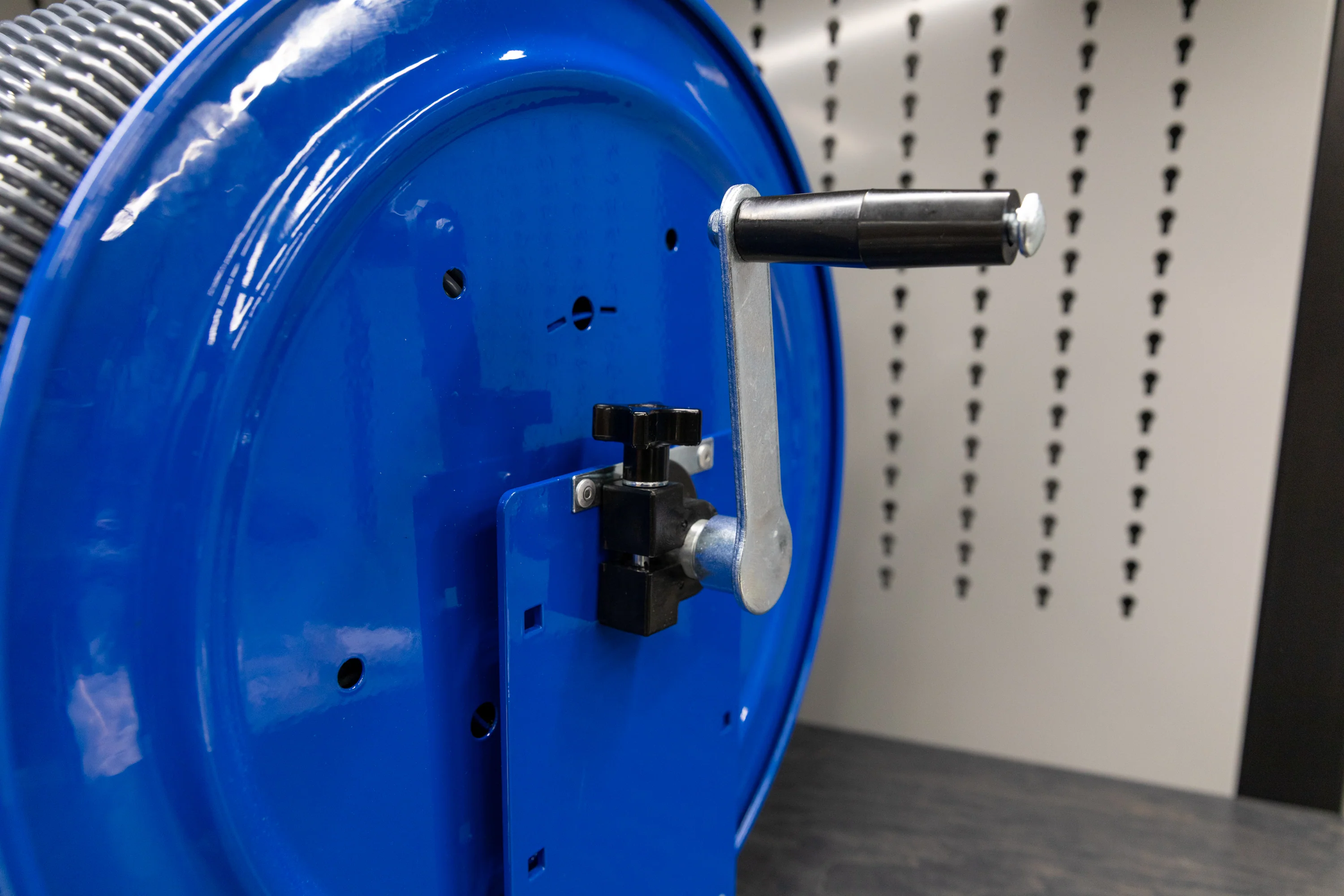 Coxreels Vacuum Hose Reel - Image 13