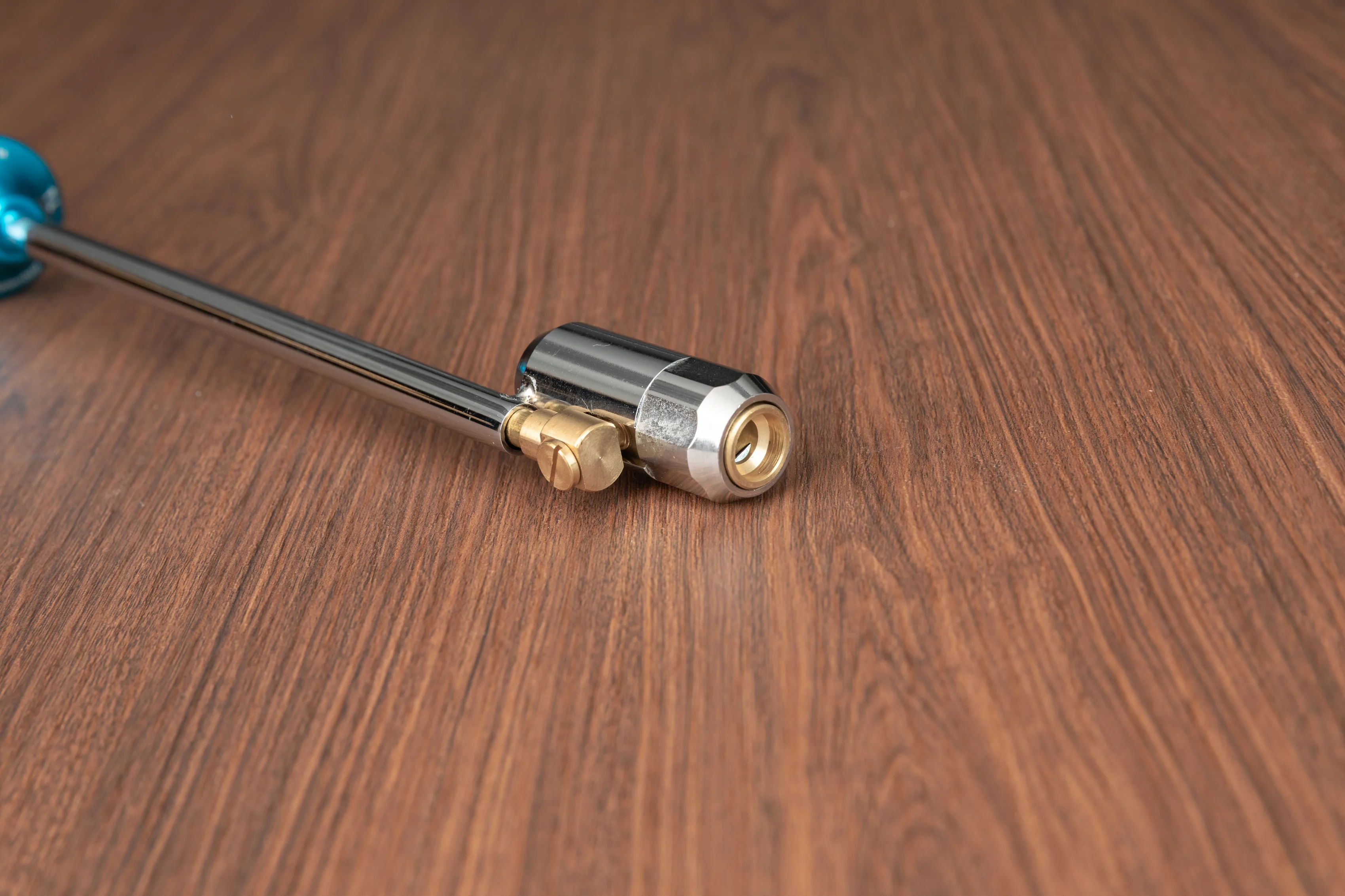 LockNFlate Locking Dual Wheel Air Chuck - Image 3