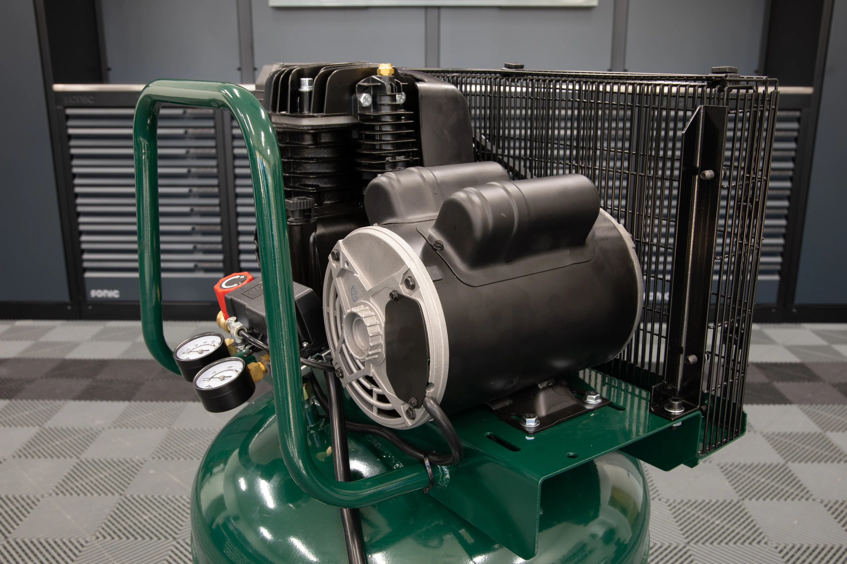 Rolair FC229MK103 29 Gallon Wheeled Electric Air Compressor - Image 6